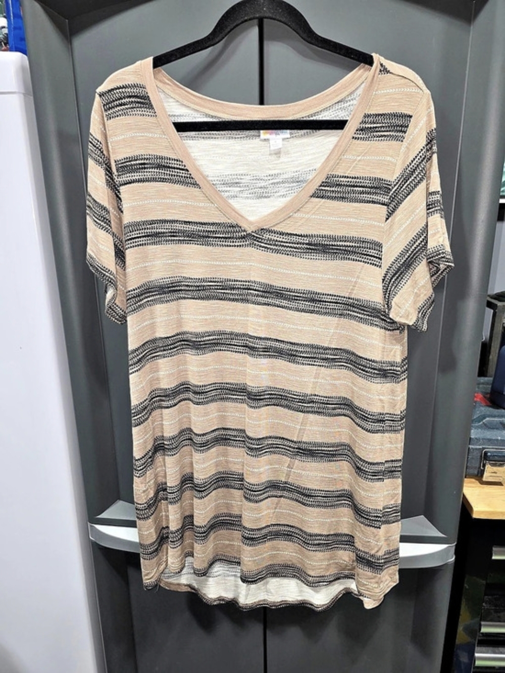LulaRoe Striped V-Neck Tunic Tshirt in Brown & Black Size Large